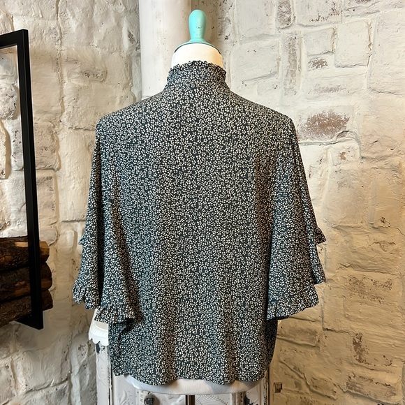 No Less Than | Ruffle Collar Floral Blouse - Picture 7 of 8